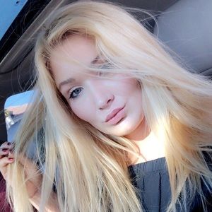 Meet your Posher, Carrie